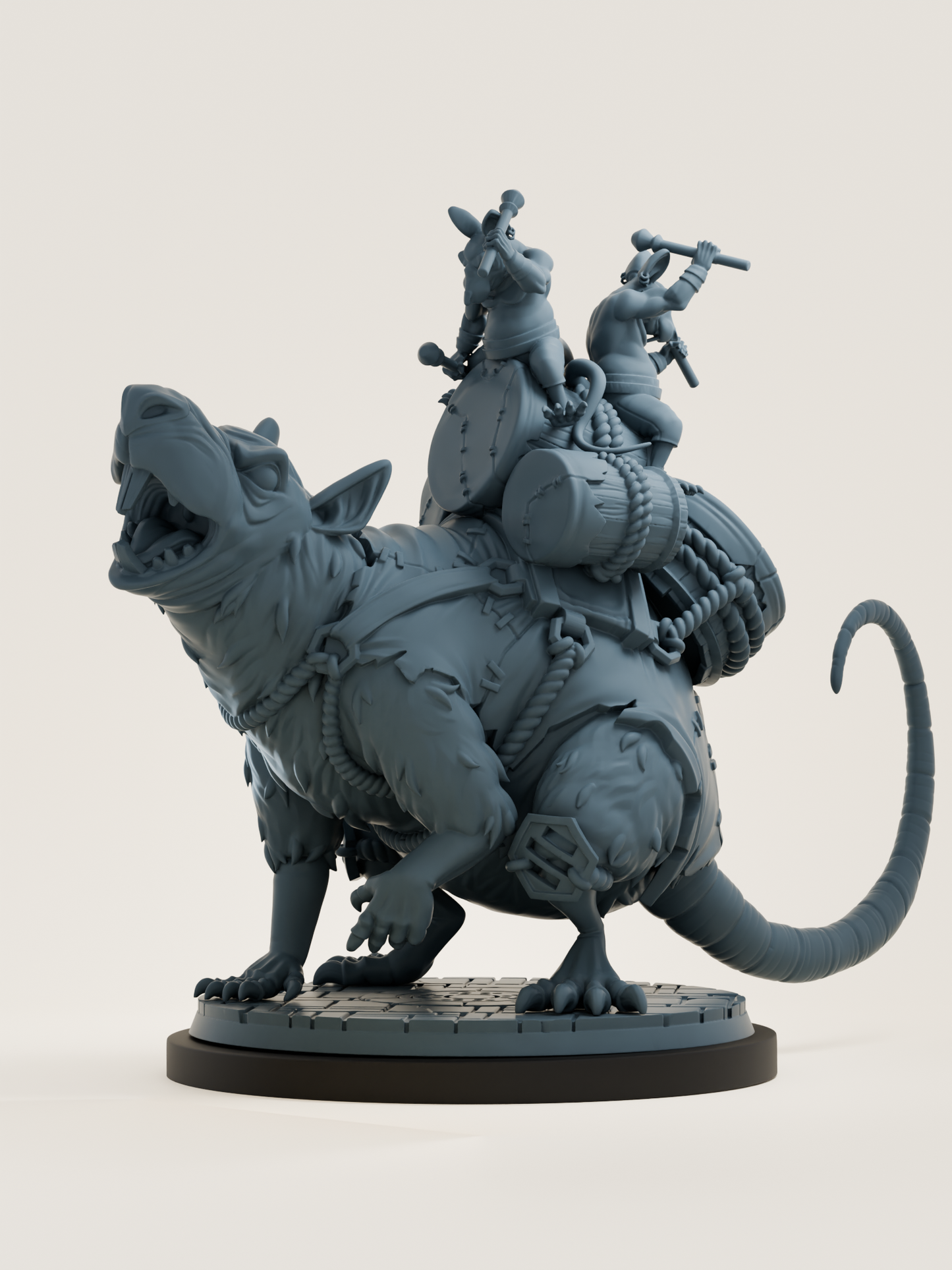 Figurine imprimable représentant un gigantesque rat monté par deux rats tambourineurs, avec socle de 100 mm, parfaite pour les jeux de rôle fantastiques comme D&D ou Pathfinder.