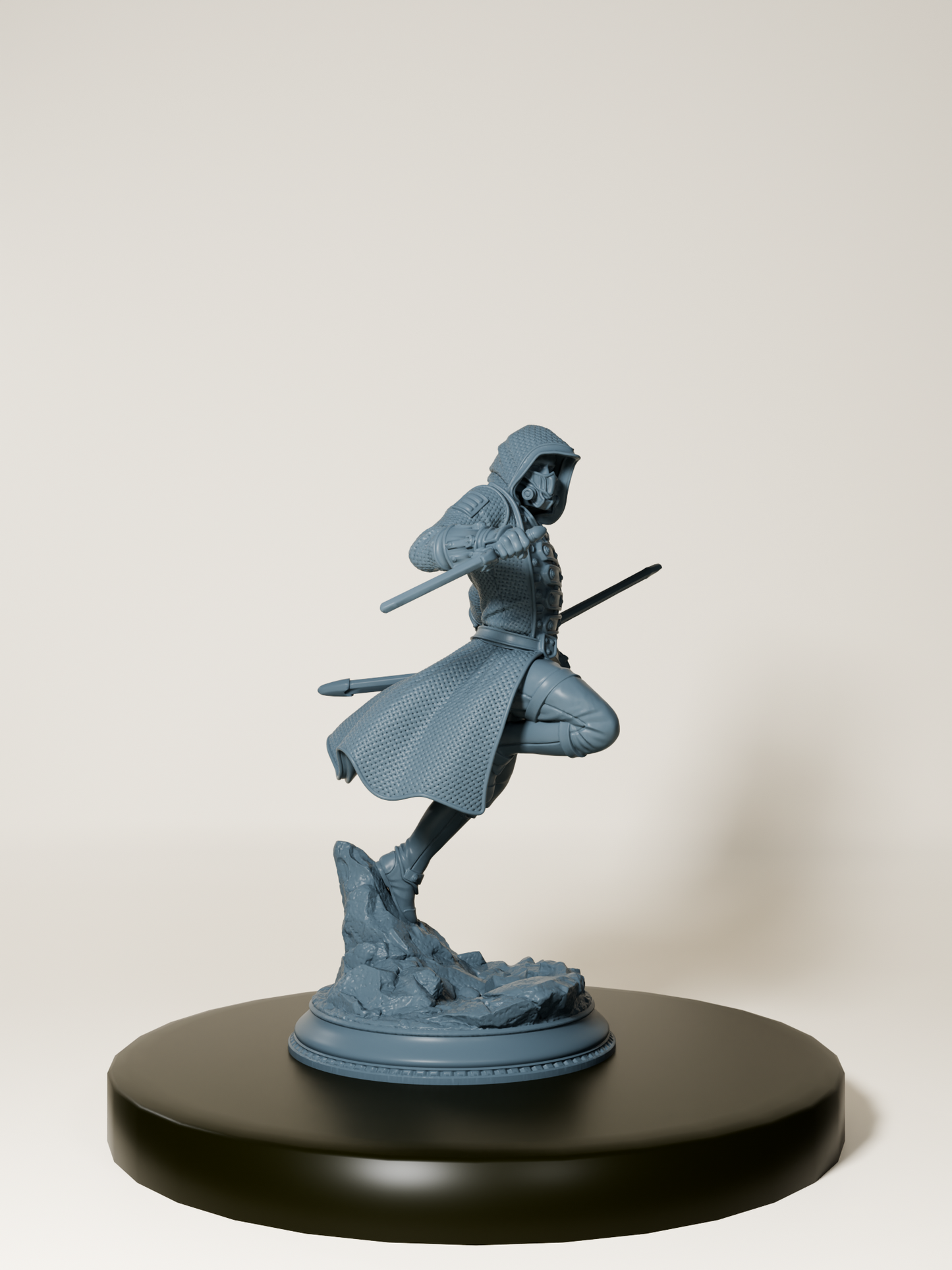 Figurine d’un assassin humain en pleine action, équipé d’un manteau à capuche et de deux lames, dans une posture de combat dynamique sur un socle détaillé.