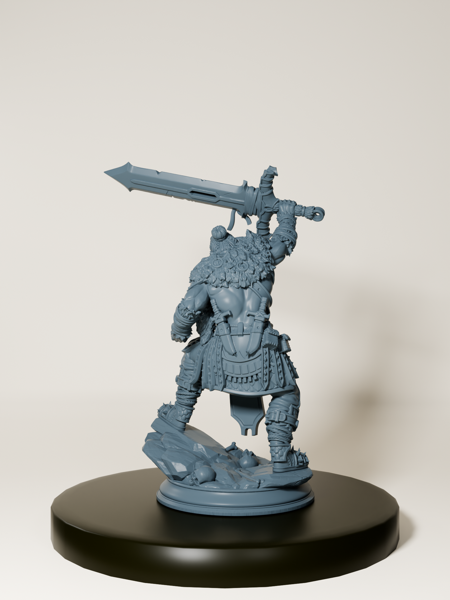 Figurine détaillée d’un barbare demi-orc levant une épée massive, idéal pour jeux de rôle et modélisme.