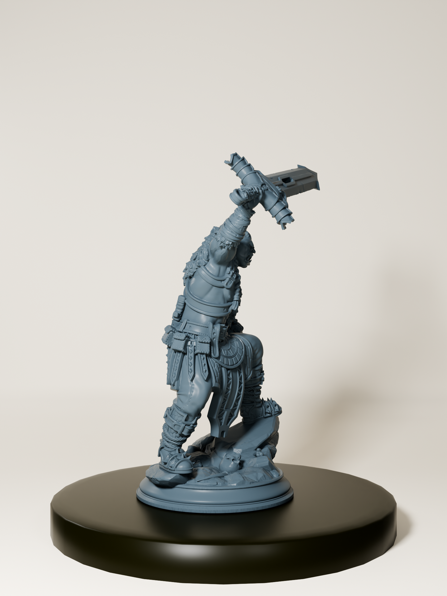 Figurine détaillée d’un barbare demi-orc levant une épée massive, idéal pour jeux de rôle et modélisme.