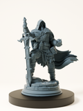 Figurine d’un rôdeur mort-vivant en armure lourde, capuche relevée, tenant une épée massive et une flamme surnaturelle, parfait pour un personnage de vengeance ou de justice sombre.