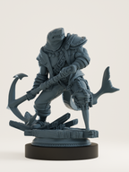 Figurine de requin humanoïde musclé, debout sur un socle marin, avec une posture menaçante. Son visage est celui d’un requin avec des dents acérées et un regard vide. Idéal pour jeux de rôle, miniature à peindre.