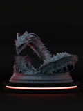 Figurine d’un léviathan antique serpentin, avec une gueule hérissée de crocs, des nageoires chitineuses et un corps couvert de pointes, surgissant des flots.