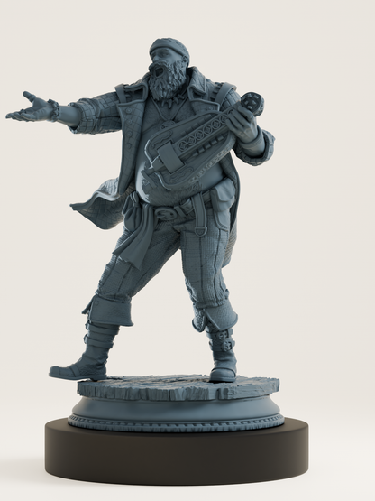 Figurine d’un humain barde jouant de la vielle à roue, bras levé en chantant, avec longue barbe, foulard et tenue de marin détaillée.