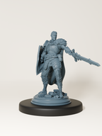 Figurine de paladin en armure avec cape, épée et bouclier, miniature fantasy à peindre pour jeu de rôle.