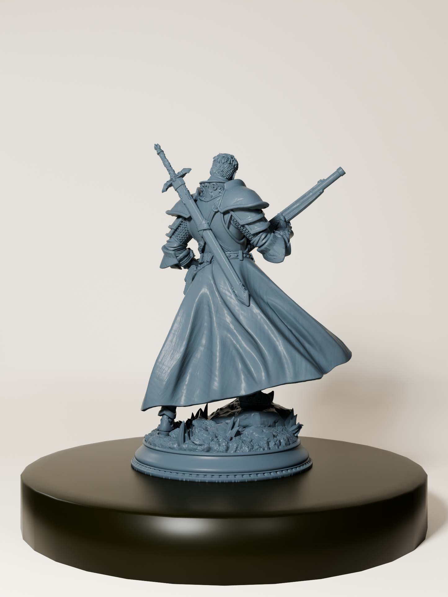 Figurine d’un inquisiteur humain en armure, tenant un pistolet et une épée longue, sur un socle texturé.
