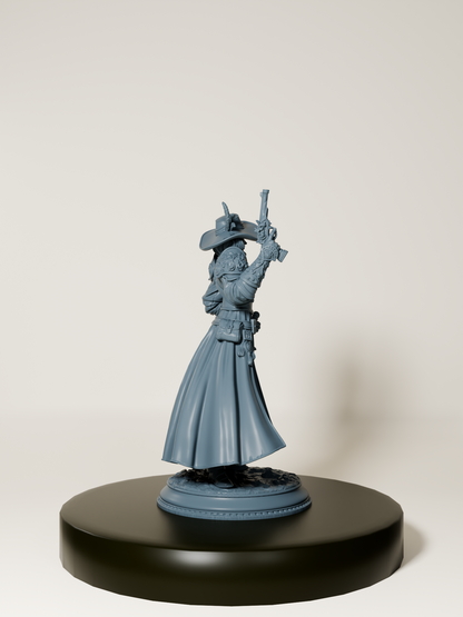 Figurine d’une inquisitrice humaine armée d’un pistolet et d’une rapière, vêtue d’un long manteau détaillé, parfaite pour le jeu de rôle et la peinture de figurines